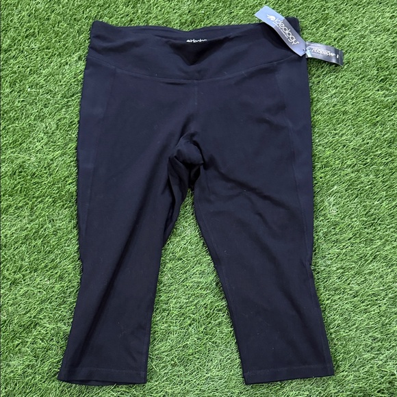 Ideology Slimming Capri Leggings - Picture 1 of 4